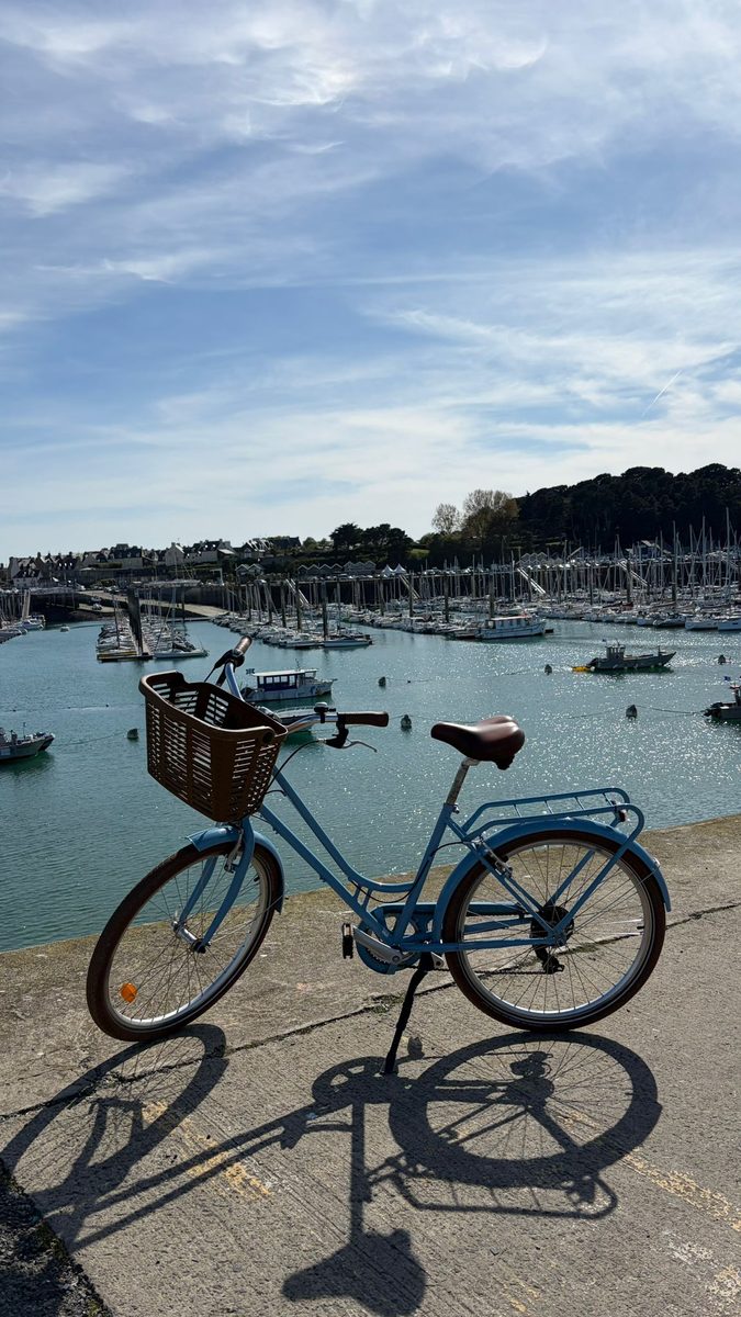 Vélo Malo'Way face au port de Saint-Malo